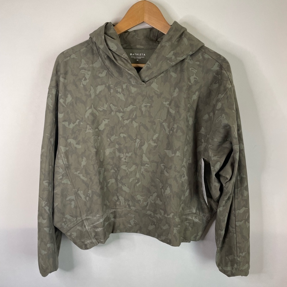 Athleta Printed Farallon Sweatshirt Size Medium Stratum Camo Olive 572247